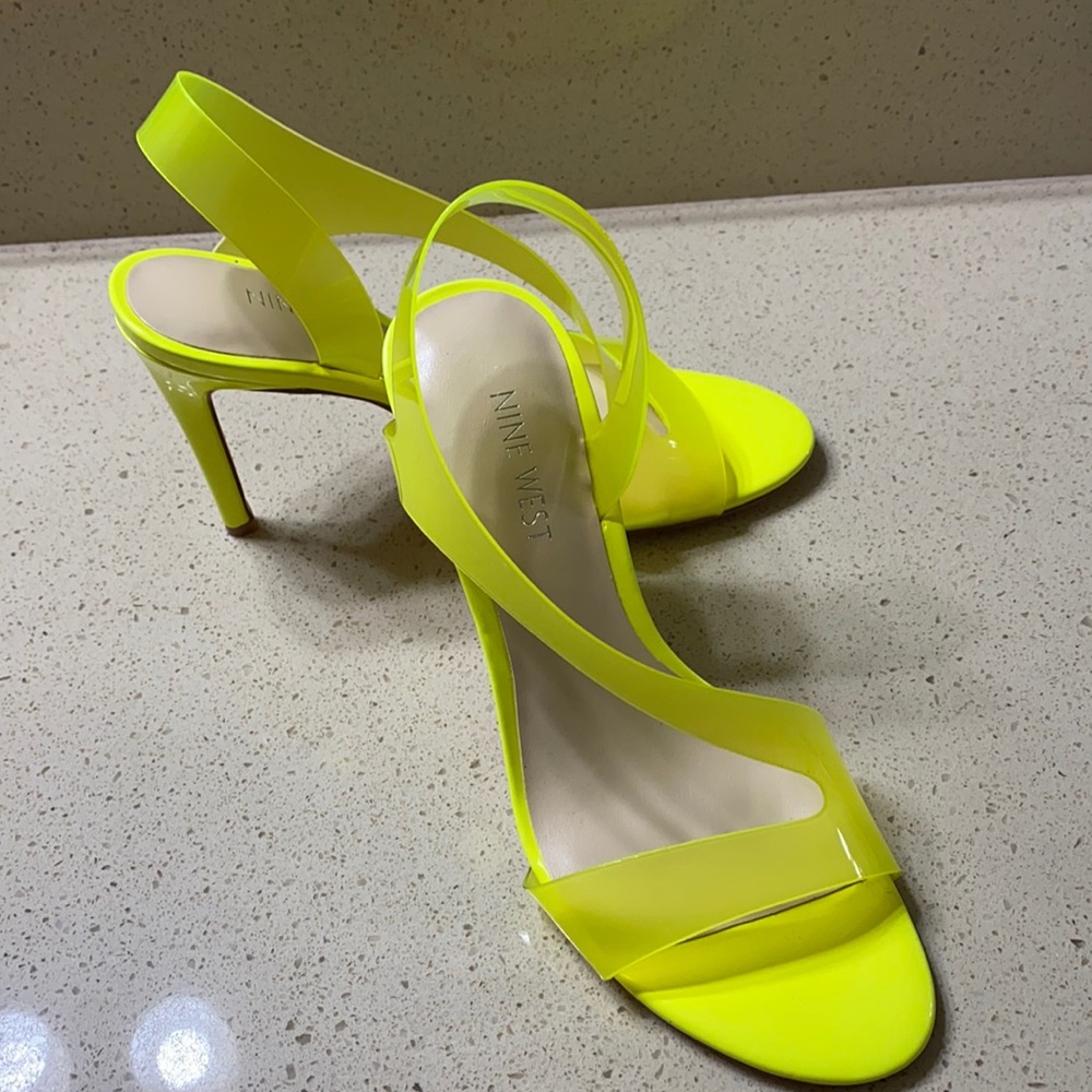COPY - Never used green neon pumps 4” heals